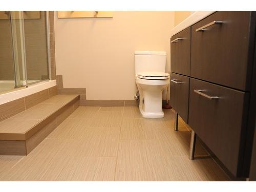 968 Dewdney Way, Kimberley, BC - Indoor Photo Showing Bathroom