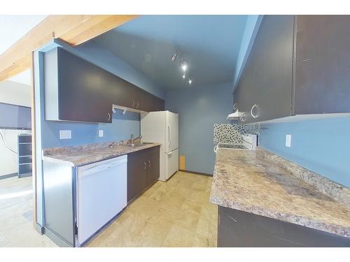 968 Dewdney Way, Kimberley, BC - Indoor Photo Showing Kitchen