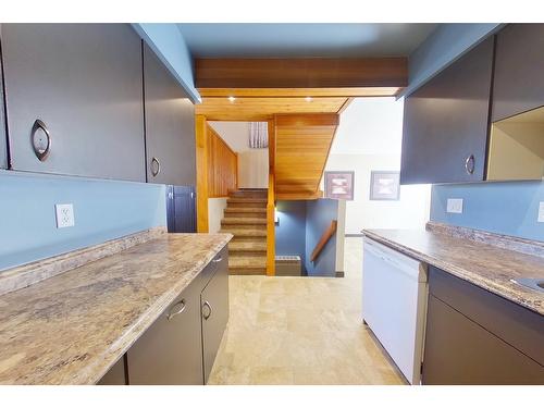 968 Dewdney Way, Kimberley, BC - Indoor Photo Showing Kitchen