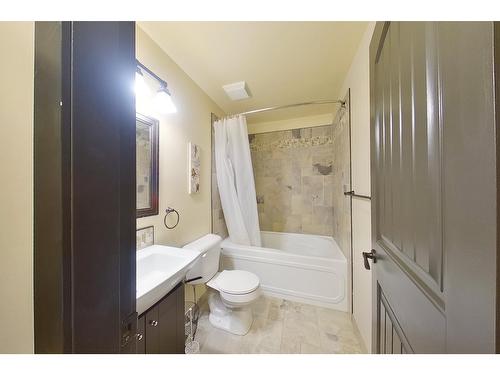 968 Dewdney Way, Kimberley, BC - Indoor Photo Showing Bathroom