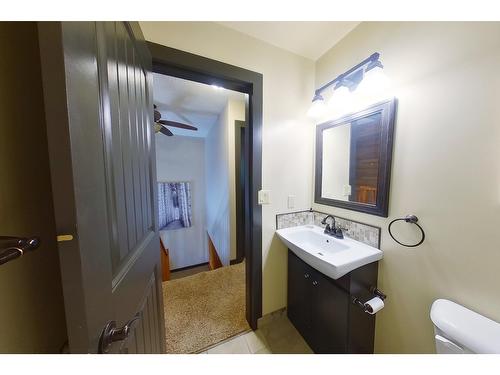 968 Dewdney Way, Kimberley, BC - Indoor Photo Showing Bathroom