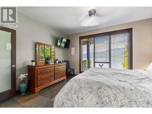 5581 Eagle Bay Road Unit# 8, Eagle Bay, BC - Indoor Photo Showing Bedroom