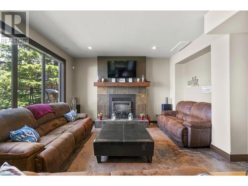 5581 Eagle Bay Road Unit# 8, Eagle Bay, BC - Indoor Photo Showing Living Room With Fireplace