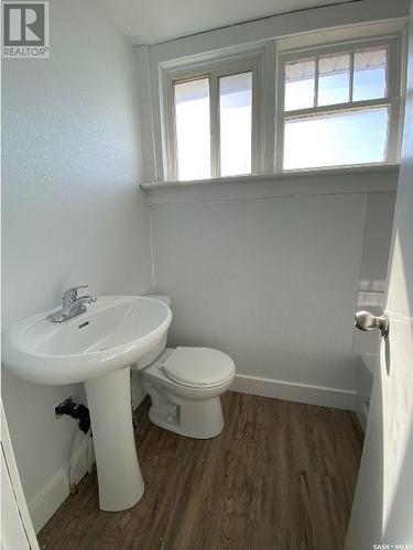 1205 Wallace Street, Regina, SK - Indoor Photo Showing Bathroom