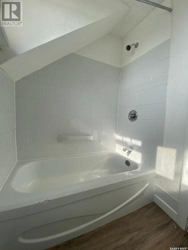 1205 Wallace Street, Regina, SK - Indoor Photo Showing Bathroom