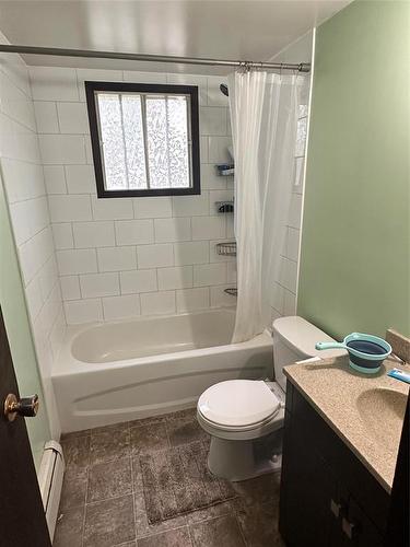 1262 6Th Street, Brandon, MB - Indoor Photo Showing Bathroom