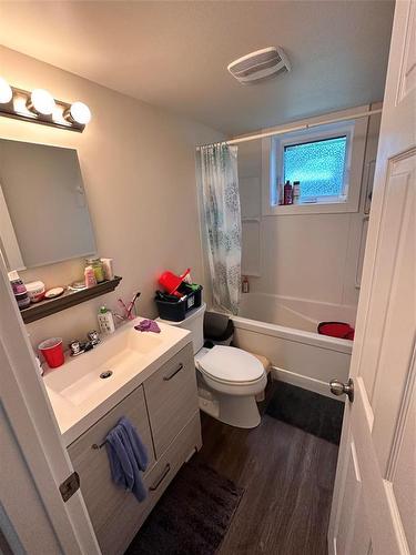 1262 6Th Street, Brandon, MB - Indoor Photo Showing Bathroom