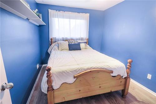 1817 Bonnymede Drive, Mississauga, ON - Indoor Photo Showing Bedroom