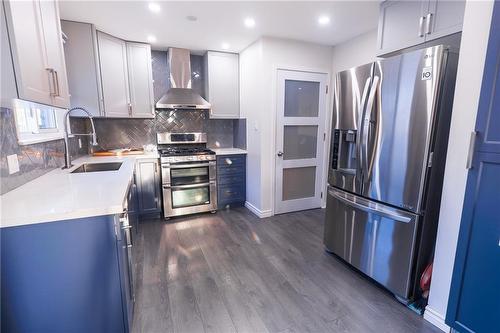 1817 Bonnymede Drive, Mississauga, ON - Indoor Photo Showing Kitchen With Stainless Steel Kitchen With Upgraded Kitchen