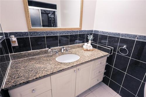 1817 Bonnymede Drive, Mississauga, ON - Indoor Photo Showing Bathroom