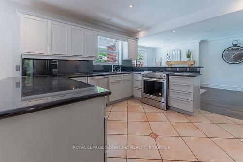 1204 Clarkson Rd N, Mississauga, ON - Indoor Photo Showing Kitchen