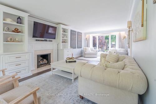 1204 Clarkson Rd N, Mississauga, ON - Indoor Photo Showing Living Room With Fireplace