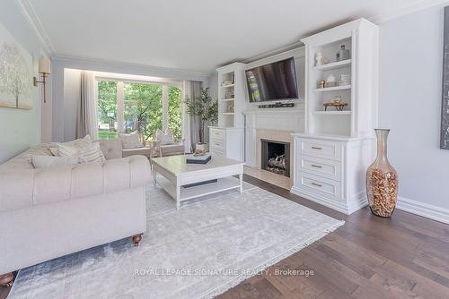 1204 Clarkson Rd N, Mississauga, ON - Indoor Photo Showing Living Room With Fireplace