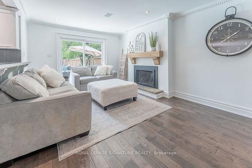 1204 Clarkson Rd N, Mississauga, ON - Indoor Photo Showing Living Room With Fireplace