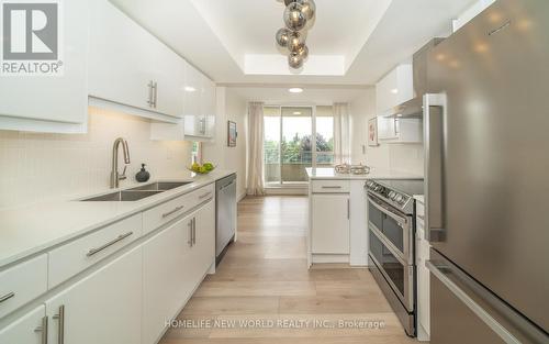 304 - 10 Torresdale Avenue W, Toronto C07, ON - Indoor Photo Showing Kitchen With Double Sink With Upgraded Kitchen
