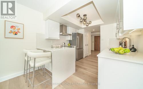 304 - 10 Torresdale Avenue W, Toronto C07, ON - Indoor Photo Showing Kitchen With Upgraded Kitchen