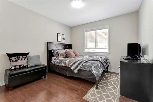 115 Matteo Trail, Hamilton, ON - Indoor Photo Showing Bedroom