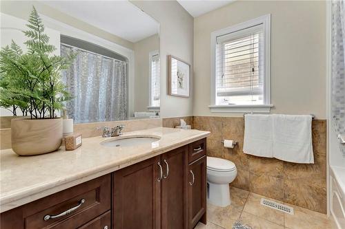 115 Matteo Trail, Hamilton, ON - Indoor Photo Showing Bathroom