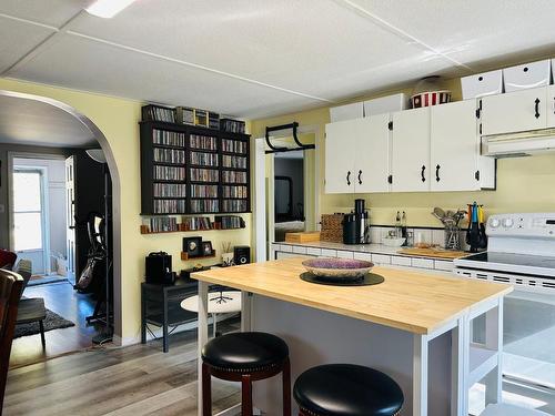 418 Webber Road, Clearwater, BC - Indoor Photo Showing Kitchen