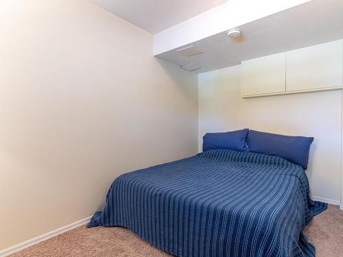 5303 Ronde Lane, Kamloops, BC - Indoor Photo Showing Bedroom