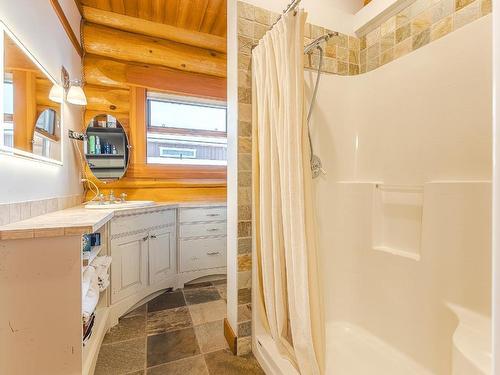 2439 Fairways Drive, Kamloops, BC - Indoor Photo Showing Bathroom