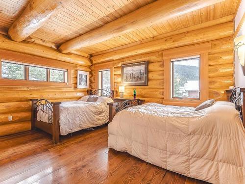 2439 Fairways Drive, Kamloops, BC - Indoor Photo Showing Bedroom