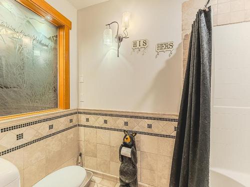 2439 Fairways Drive, Kamloops, BC - Indoor Photo Showing Bathroom