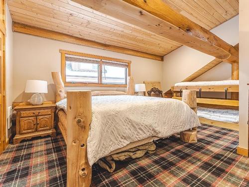 2439 Fairways Drive, Kamloops, BC - Indoor Photo Showing Bedroom