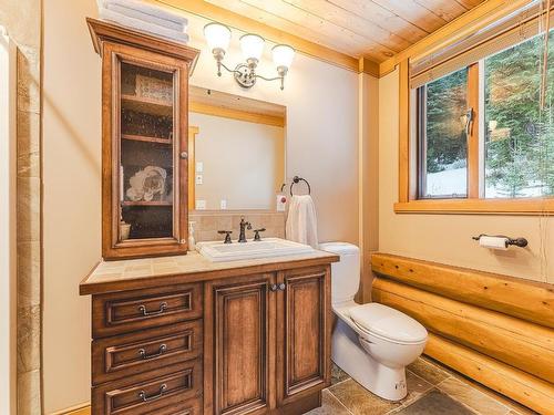 2439 Fairways Drive, Kamloops, BC - Indoor Photo Showing Bathroom