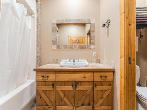 2439 Fairways Drive, Kamloops, BC - Indoor Photo Showing Bathroom