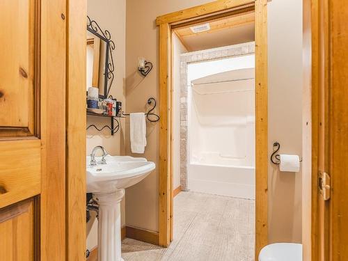 2439 Fairways Drive, Kamloops, BC - Indoor Photo Showing Bathroom