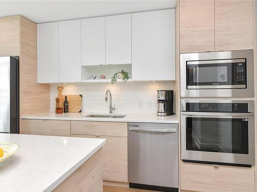 416-1628 Store St, Victoria, BC - Indoor Photo Showing Kitchen With Upgraded Kitchen