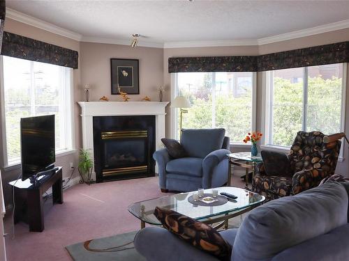 211-405 Quebec St, Victoria, BC - Indoor Photo Showing Living Room With Fireplace