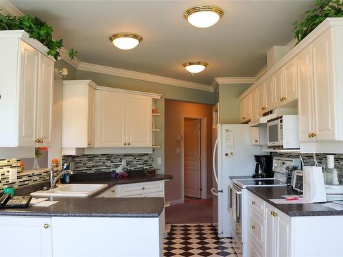 211-405 Quebec St, Victoria, BC - Indoor Photo Showing Kitchen With Double Sink