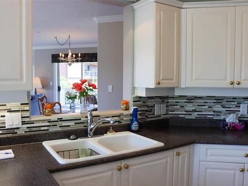 211-405 Quebec St, Victoria, BC - Indoor Photo Showing Kitchen With Double Sink