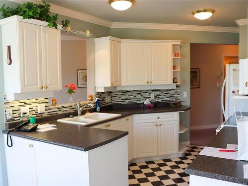 211-405 Quebec St, Victoria, BC - Indoor Photo Showing Kitchen With Double Sink