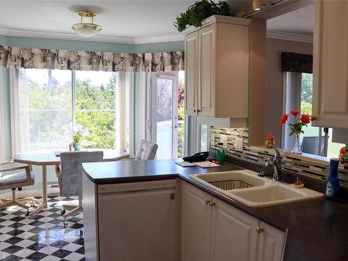 211-405 Quebec St, Victoria, BC - Indoor Photo Showing Kitchen With Double Sink