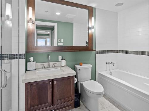 701-1400 Lynburne Pl, Langford, BC - Indoor Photo Showing Bathroom