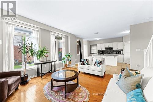 9 Tolton Drive, Guelph (Pine Ridge), ON - Indoor Photo Showing Living Room