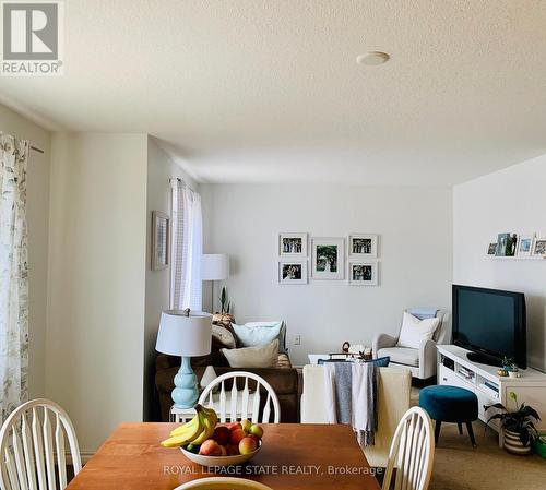 9 Tolton Drive, Guelph, ON - Indoor Photo Showing Dining Room