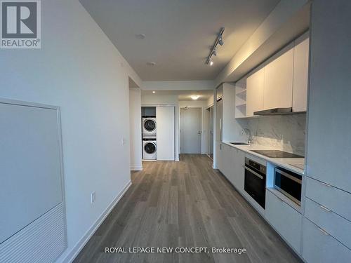 7702 - 55 Cooper Street, Toronto, ON - Indoor Photo Showing Kitchen