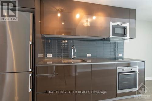 1606 - 199 Slater Street, Ottawa, ON - Indoor Photo Showing Kitchen With Upgraded Kitchen