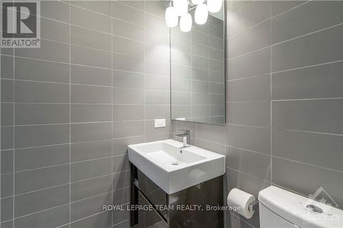 1606 - 199 Slater Street, Ottawa, ON - Indoor Photo Showing Bathroom