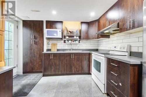 4 Chadwick Street, Brampton (Fletcher'S West), ON - Indoor Photo Showing Kitchen