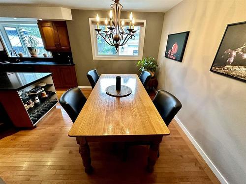 714 Confederation Drive, Thunder Bay, ON - Indoor Photo Showing Dining Room