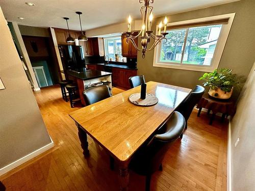 714 Confederation Drive, Thunder Bay, ON - Indoor Photo Showing Dining Room