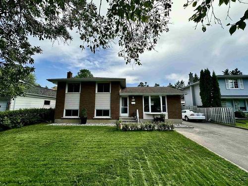 714 Confederation Drive, Thunder Bay, ON - Outdoor With Facade