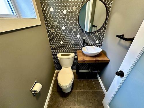 714 Confederation Drive, Thunder Bay, ON - Indoor Photo Showing Bathroom