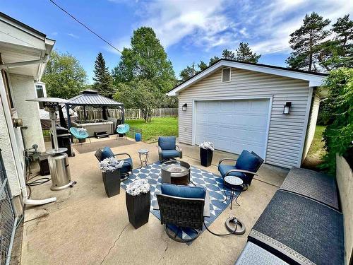 714 Confederation Drive, Thunder Bay, ON - Outdoor With Exterior