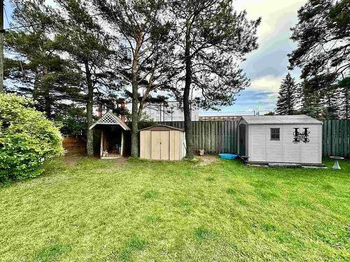 714 Confederation Drive, Thunder Bay, ON - Outdoor With Backyard